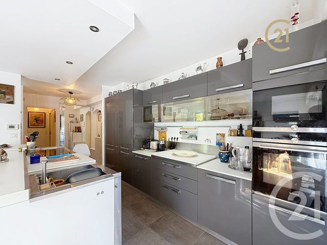 Afficher la photo en grand Appartement à vendre - 3 pièces - 78.36 m2 - ANTIBES - 06 - PROVENCE-ALPES-COTE-D-AZUR - Century 21 Roi Soleil