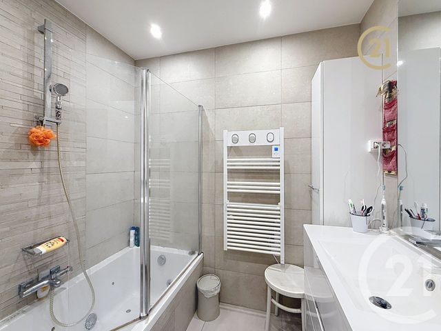 Afficher la photo en grand Appartement à vendre - 3 pièces - 78.36 m2 - ANTIBES - 06 - PROVENCE-ALPES-COTE-D-AZUR - Century 21 Roi Soleil