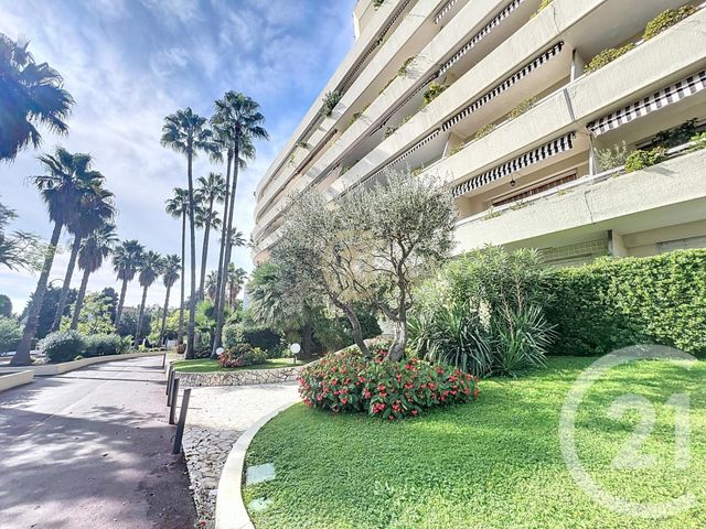 Afficher la photo en grand Appartement F4 à vendre - 4 pièces - 134.39 m2 - CANNES - 06 - PROVENCE-ALPES-COTE-D-AZUR - Century 21 Roi Soleil