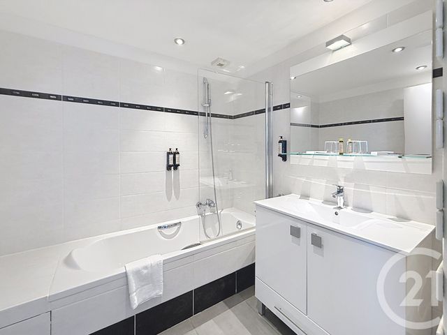 Appartement F2 à vendre - 2 pièces - 51.1 m2 - ANTIBES - 06 - PROVENCE-ALPES-COTE-D-AZUR - Century 21 Roi Soleil