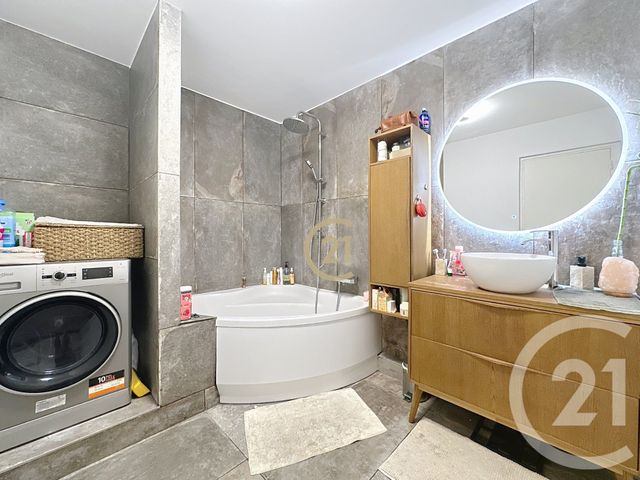 Afficher la photo en grand Appartement F3 à vendre - 3 pièces - 70.0 m2 - LE CANNET - 06 - PROVENCE-ALPES-COTE-D-AZUR - Century 21 Roi Soleil