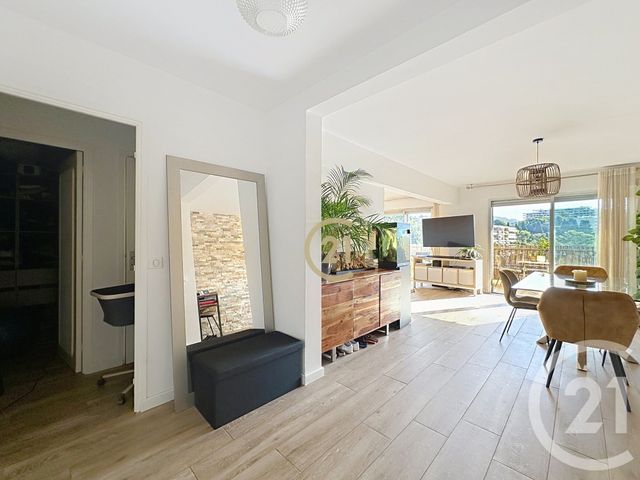 Afficher la photo en grand Appartement F3 à vendre - 3 pièces - 70.0 m2 - LE CANNET - 06 - PROVENCE-ALPES-COTE-D-AZUR - Century 21 Roi Soleil