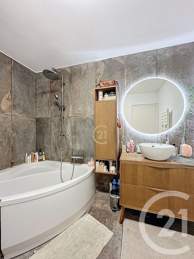 Afficher la photo en grand Appartement F3 à vendre - 3 pièces - 70.0 m2 - LE CANNET - 06 - PROVENCE-ALPES-COTE-D-AZUR - Century 21 Roi Soleil