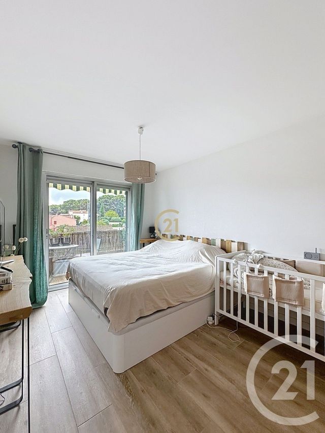 Afficher la photo en grand Appartement F3 à vendre - 3 pièces - 70.0 m2 - LE CANNET - 06 - PROVENCE-ALPES-COTE-D-AZUR - Century 21 Roi Soleil