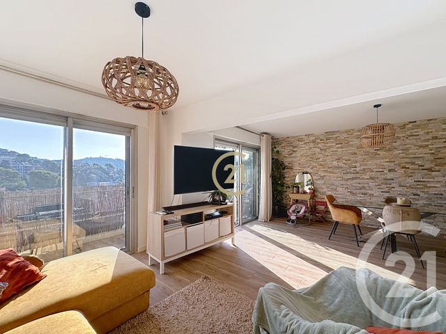 Afficher la photo en grand Appartement F3 à vendre - 3 pièces - 70.0 m2 - LE CANNET - 06 - PROVENCE-ALPES-COTE-D-AZUR - Century 21 Roi Soleil