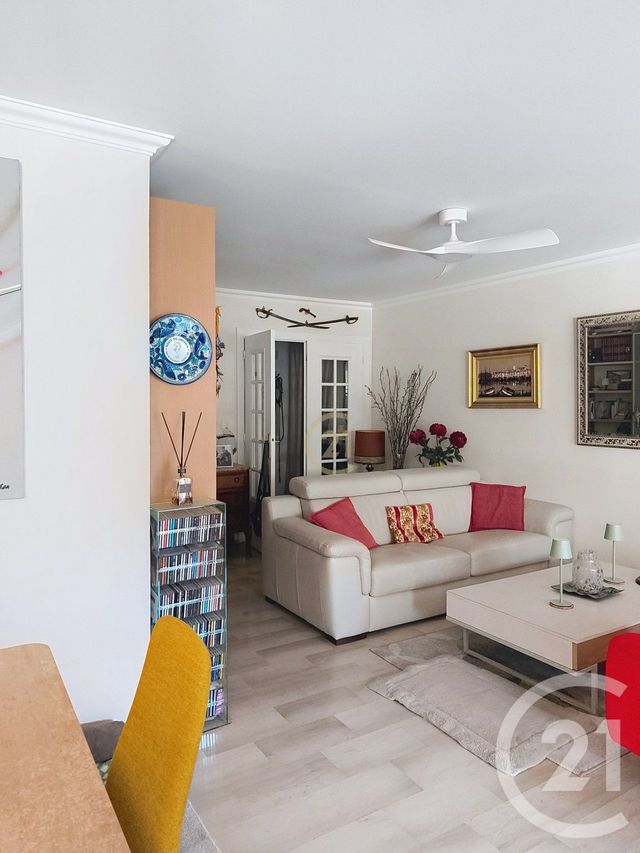 Appartement F3 à vendre - 3 pièces - 64.3 m2 - VALLAURIS - 06 - PROVENCE-ALPES-COTE-D-AZUR - Century 21 Roi Soleil