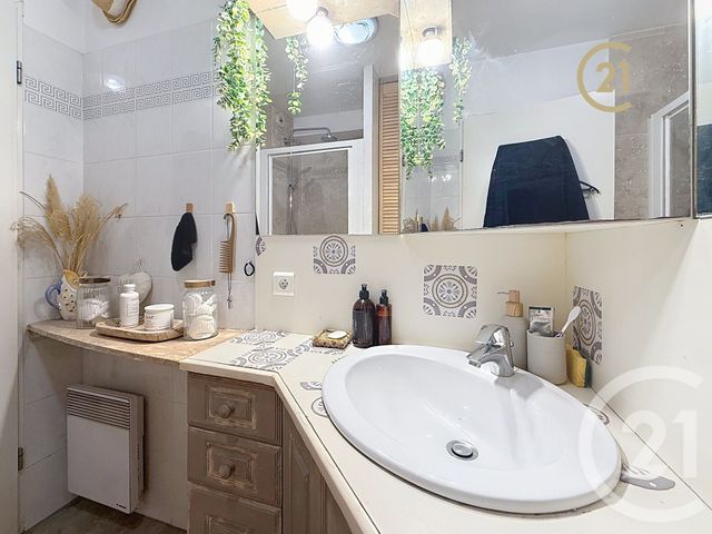 Afficher la photo en grand Appartement F3 à vendre - 3 pièces - 53.71 m2 - ANTIBES - 06 - PROVENCE-ALPES-COTE-D-AZUR - Century 21 Roi Soleil