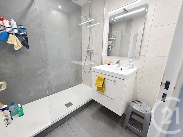 Appartement F3 à vendre - 3 pièces - 61.56 m2 - ANTIBES - 06 - PROVENCE-ALPES-COTE-D-AZUR - Century 21 Roi Soleil