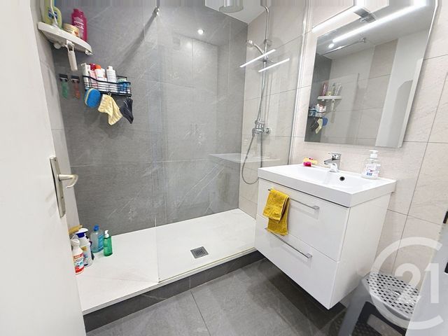 Appartement F3 à vendre - 3 pièces - 61.56 m2 - ANTIBES - 06 - PROVENCE-ALPES-COTE-D-AZUR - Century 21 Roi Soleil