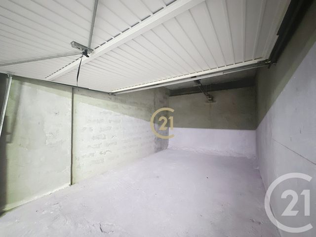 Afficher la photo en grand parking à louer - 15.9 m2 - JUAN LES PINS - 06 - PROVENCE-ALPES-COTE-D-AZUR - Century 21 Roi Soleil