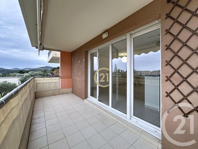 Appartement à louer - 2 pièces - 49.0 m2 - ANTIBES - 06 - PROVENCE-ALPES-COTE-D-AZUR - Century 21 Roi Soleil