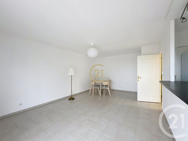 Appartement à louer - 2 pièces - 49.0 m2 - ANTIBES - 06 - PROVENCE-ALPES-COTE-D-AZUR - Century 21 Roi Soleil