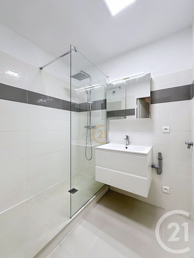 Appartement à louer - 2 pièces - 49.0 m2 - ANTIBES - 06 - PROVENCE-ALPES-COTE-D-AZUR - Century 21 Roi Soleil