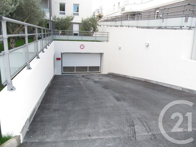 parking à louer - 14.6 m2 - VILLENEUVE LOUBET - 06 - PROVENCE-ALPES-COTE-D-AZUR - Century 21 Roi Soleil