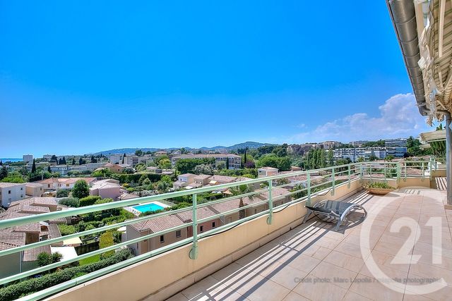 Appartement F4 à louer - 4 pièces - 125.13 m2 - ANTIBES - 06 - PROVENCE-ALPES-COTE-D-AZUR - Century 21 Roi Soleil