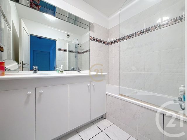 Appartement F3 à vendre - 3 pièces - 57.07 m2 - ANTIBES - 06 - PROVENCE-ALPES-COTE-D-AZUR - Century 21 Roi Soleil