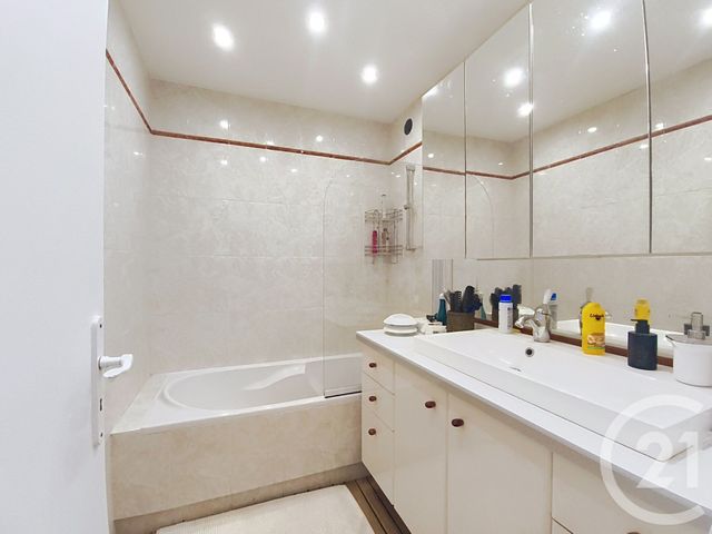 Appartement F4 à vendre - 4 pièces - 80.65 m2 - LE CANNET - 06 - PROVENCE-ALPES-COTE-D-AZUR - Century 21 Roi Soleil