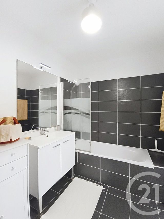 Appartement F2 à vendre - 2 pièces - 41.17 m2 - ANTIBES - 06 - PROVENCE-ALPES-COTE-D-AZUR - Century 21 Roi Soleil