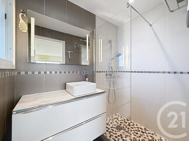 Appartement F3 à vendre - 3 pièces - 75.76 m2 - VALLAURIS - 06 - PROVENCE-ALPES-COTE-D-AZUR - Century 21 Roi Soleil