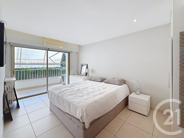 Appartement F3 à vendre - 3 pièces - 75.76 m2 - VALLAURIS - 06 - PROVENCE-ALPES-COTE-D-AZUR - Century 21 Roi Soleil