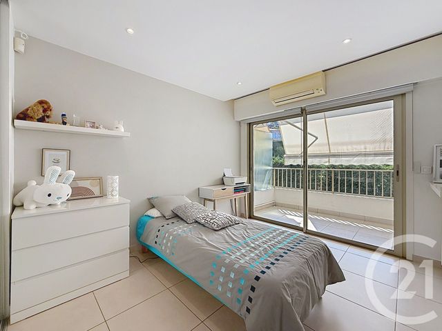 Appartement F3 à vendre - 3 pièces - 75.76 m2 - VALLAURIS - 06 - PROVENCE-ALPES-COTE-D-AZUR - Century 21 Roi Soleil