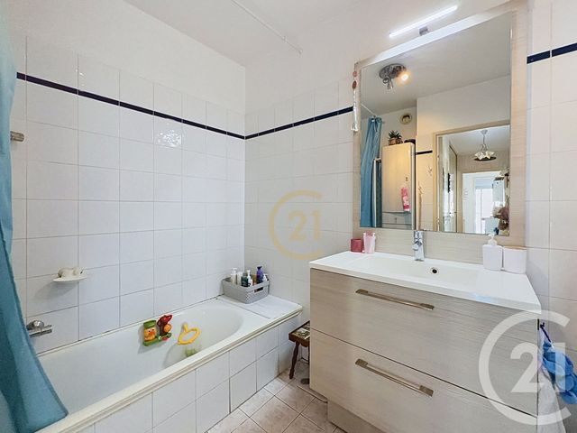 Appartement F3 à louer - 3 pièces - 64.31 m2 - ANTIBES - 06 - PROVENCE-ALPES-COTE-D-AZUR - Century 21 Roi Soleil