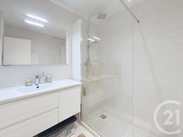 Appartement F3 à louer - 3 pièces - 72.72 m2 - ANTIBES - 06 - PROVENCE-ALPES-COTE-D-AZUR - Century 21 Roi Soleil
