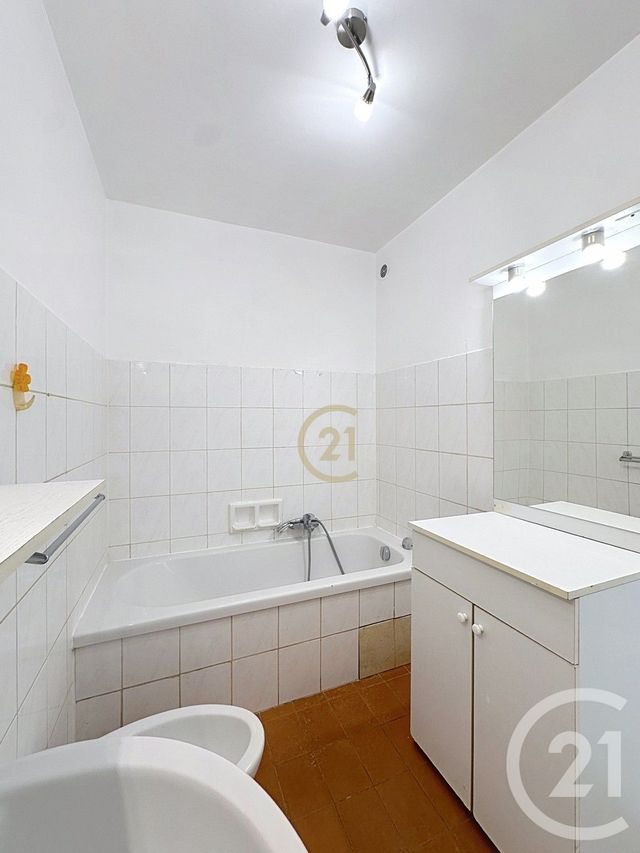 Appartement F4 à louer - 4 pièces - 89.84 m2 - ANTIBES - 06 - PROVENCE-ALPES-COTE-D-AZUR - Century 21 Roi Soleil