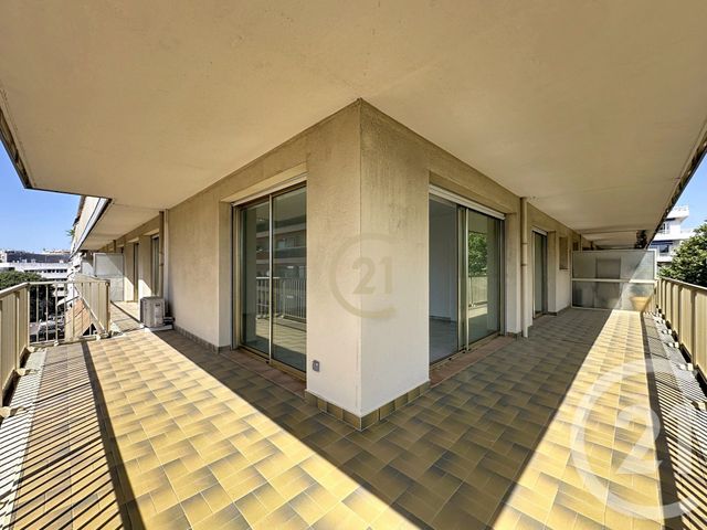 Appartement F4 à louer - 4 pièces - 89.84 m2 - ANTIBES - 06 - PROVENCE-ALPES-COTE-D-AZUR - Century 21 Roi Soleil