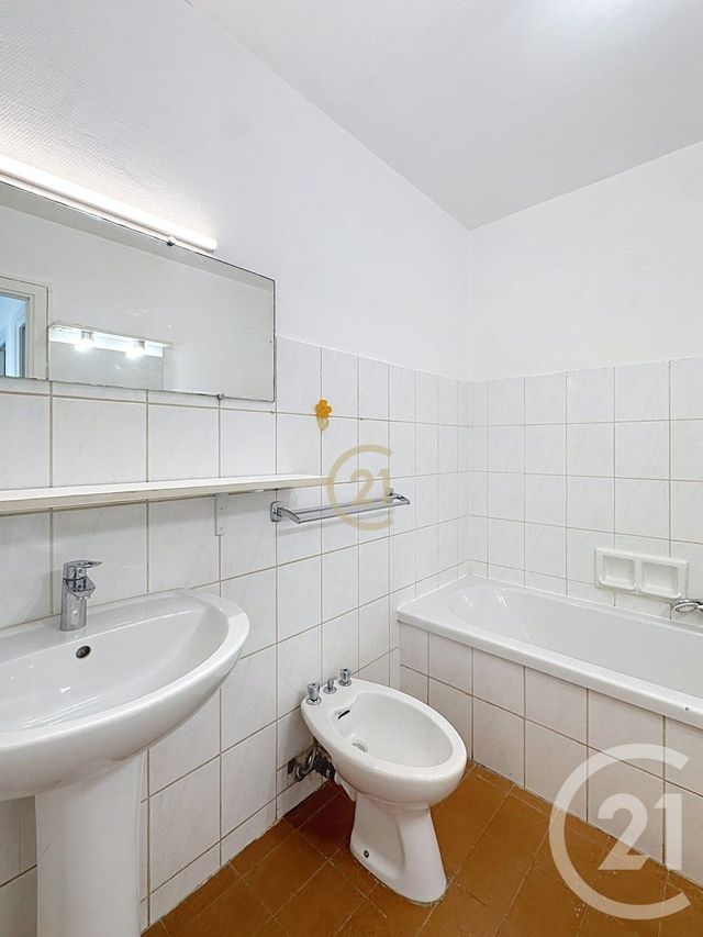 Appartement F4 à louer - 4 pièces - 89.84 m2 - ANTIBES - 06 - PROVENCE-ALPES-COTE-D-AZUR - Century 21 Roi Soleil
