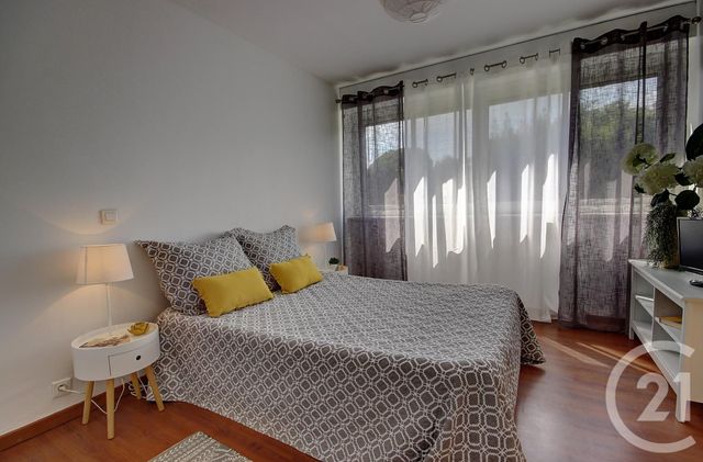 Afficher la photo en grand Appartement F3 à vendre - 3 pièces - 69.0 m2 - ANTIBES - 06 - PROVENCE-ALPES-COTE-D-AZUR - Century 21 Roi Soleil
