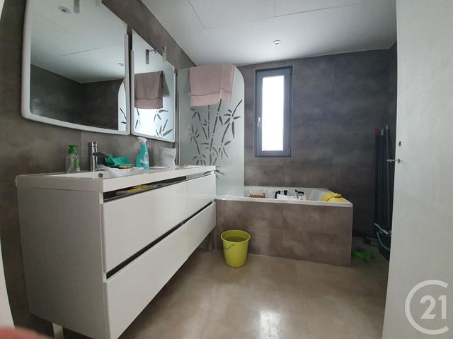 Afficher la photo en grand Appartement F3 à vendre - 3 pièces - 83.69 m2 - ANTIBES - 06 - PROVENCE-ALPES-COTE-D-AZUR - Century 21 Roi Soleil
