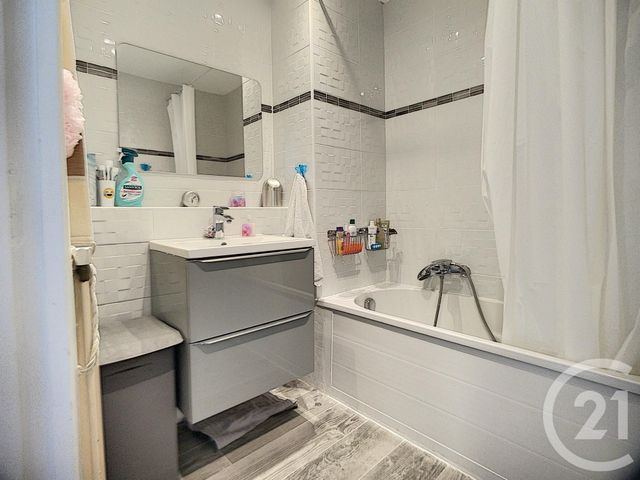 Appartement F2 à vendre - 2 pièces - 52.84 m2 - ANTIBES - 06 - PROVENCE-ALPES-COTE-D-AZUR - Century 21 Roi Soleil Appartement F2 à vendre - 2 pièces - 52.84 m2 - ANTIBES - 06 - PROVENCE-ALPES-COTE-D-AZUR - Century 21 Roi Soleil